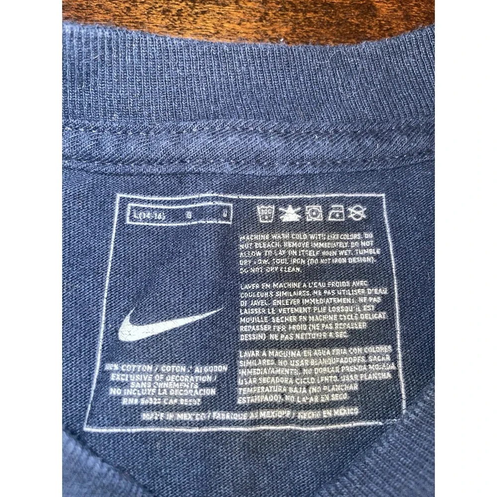 Nike Boys Large (14/16) Dark Blue Graphic T-Shirt 